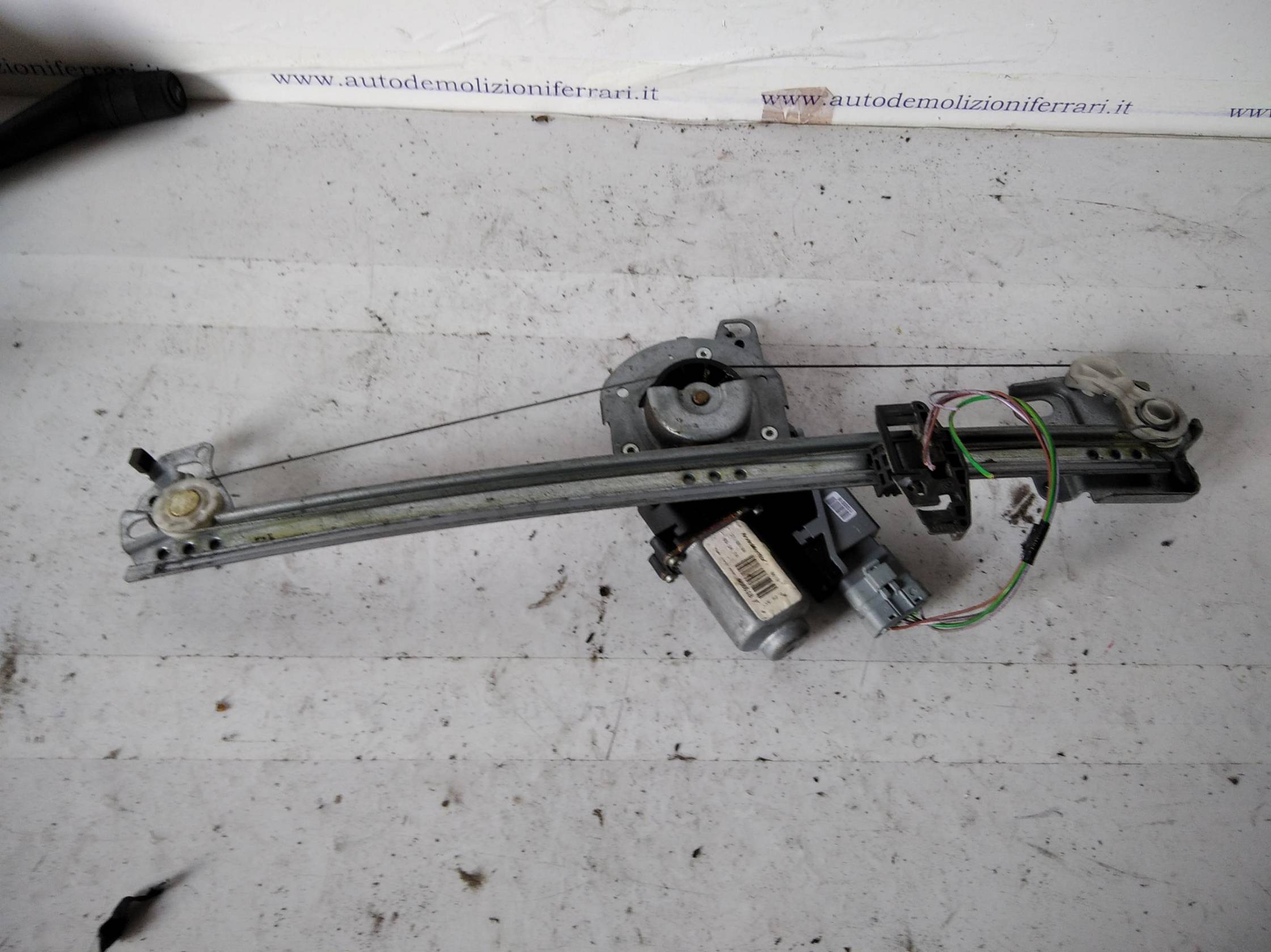 Alzacristallo elettr. porta ant. dx.